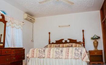 Vanvilla Guest House Negril Exterior photo